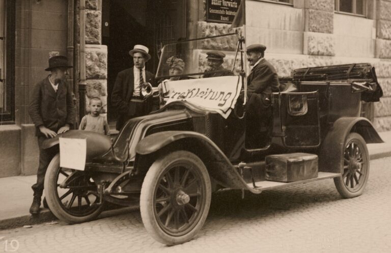 Die Bewegung der Volkshochschulen war stark von der Arbeiterbildungsbewegung inspiriert. Der Landesstreik trug wesentlich zur Idee bei, Bildung als Br&uuml;cke zwischen den Klassen zu nutzen.