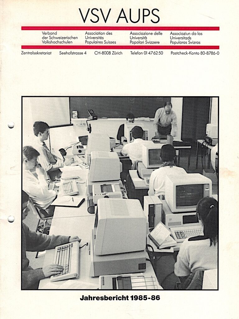 Titelblatt des Jahresberichts 1985/86: In den 1980er-Jahren fanden an den VHS erste Computerkurse statt. Quelle: Archiv VSV